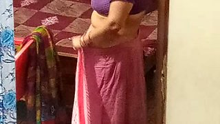 Aunty caught red handed on camera while changing dress.