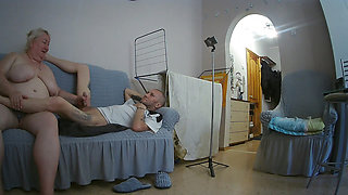 Stepmom helps me jerk off my cock so that I cum