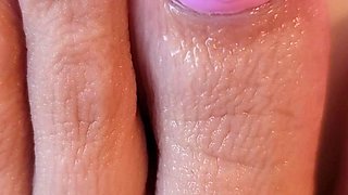 Close up amateur beauty uses her toy to masturbates