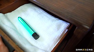 Face Sitting On The Sneaky Sitter With Abella Danger, Luna Star - Brazzers