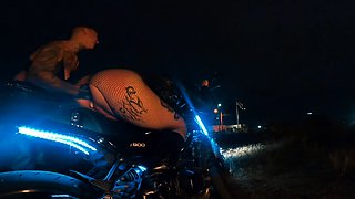 Amateur fetish big booty bitch riding with her bum
