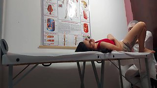 Jennifer Pimenta And Wide Hips - Ginecologista Enfia Dedo No Cu E Fode Paciente! 10 Min