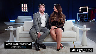 WIFEY Gorgeous Curvy Hotwife Lacy Gets Blindfolded For The Ultimate Gangbang Surprise